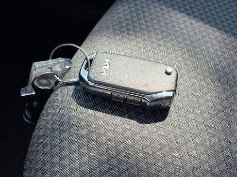 Used 2025 Kia Soul LX w/ LX Technology Package FWD image 21