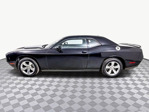 Used 2022 Dodge Challenger SXT image 6