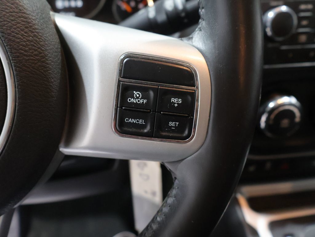 Used 2016 Jeep Compass Latitude AWD/4WD image 29