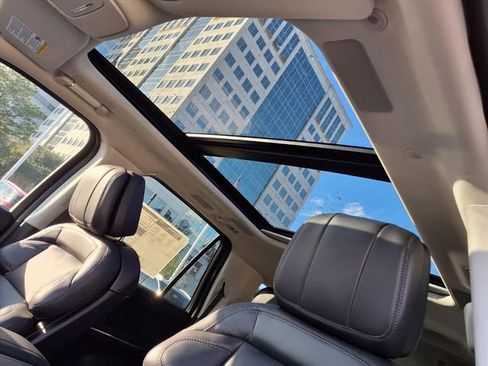 New 2025 Lincoln Navigator Reserve AWD/4WD image 8