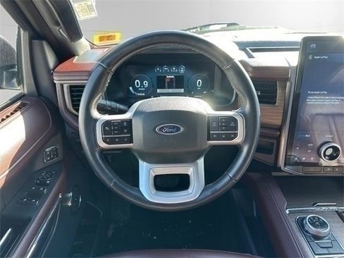 Used 2022 Ford Expedition Limited image 12
