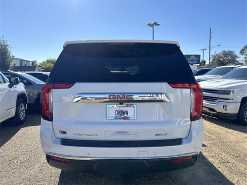 Used 2022 GMC Yukon XL SLT w/ SLT Premium Package image 8