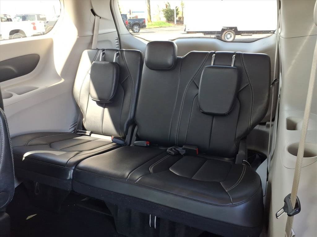 Used 2024 Chrysler Pacifica Touring-L FWD image 29