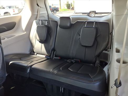 Used 2024 Chrysler Pacifica Touring-L FWD image 29