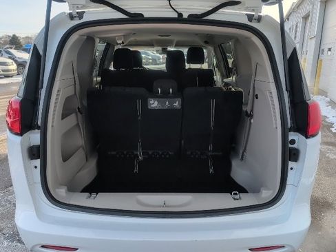 Used 2021 Chrysler Voyager L image 28