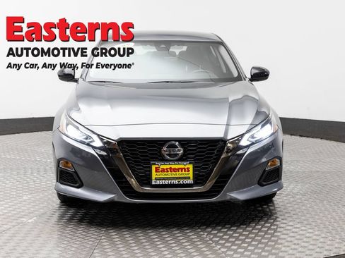 Used 2022 Nissan Altima 2.5 SR FWD image 2