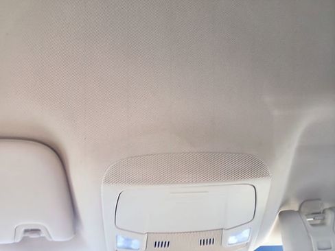 Used 2019 Ford Edge SE FWD image 20