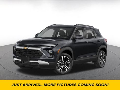 Used 2025 Chevrolet TrailBlazer LT w/ Driver Confidence Package AWD/4WD image 1