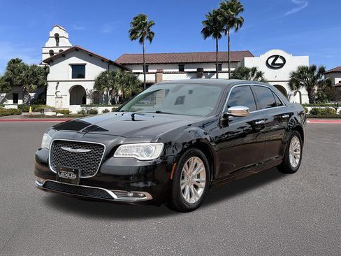 Used 2017 Chrysler 300 C RWD image 5