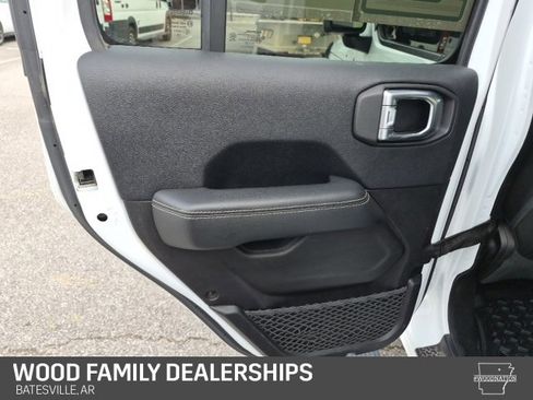 Used 2019 Jeep Wrangler Unlimited Sahara image 25