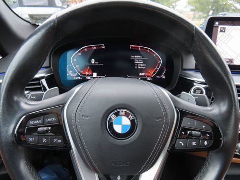 Used 2021 BMW 530i xDrive w/ Premium Package image 19