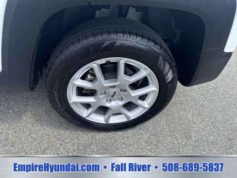 Used 2023 Jeep Renegade Latitude AWD/4WD image 13