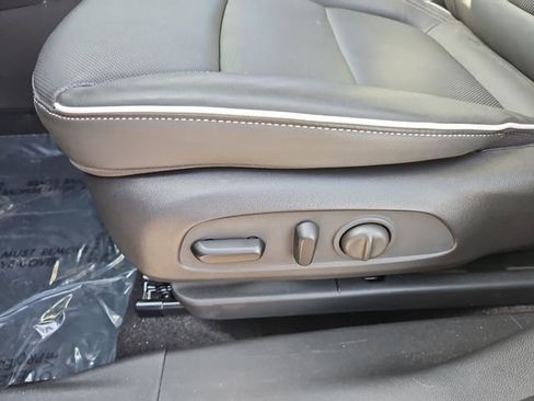 Used 2024 Buick Encore GX Avenir image 17