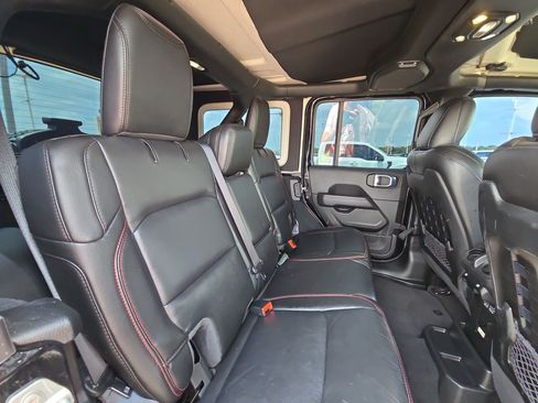 Used 2022 Jeep Wrangler Unlimited Rubicon w/ Cold Weather Group AWD/4WD image 28