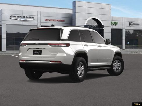 New 2025 Jeep Grand Cherokee Laredo image 7