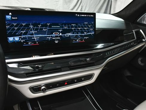 Used 2023 BMW X7 xDrive40i w/ Executive Package AWD/4WD image 48