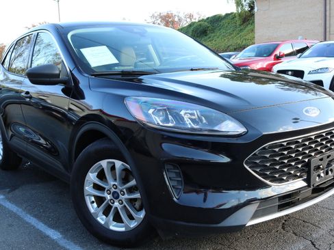 Used 2022 Ford Escape SE image 3