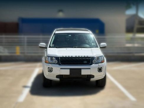Used 2013 Land Rover LR2 HSE AWD/4WD image 2