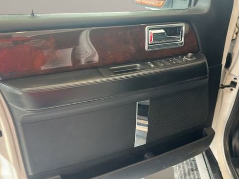 Used 2017 Lincoln Navigator L Select image 24