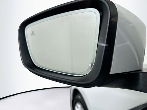 Used 2025 BMW 330i Sedan image 16