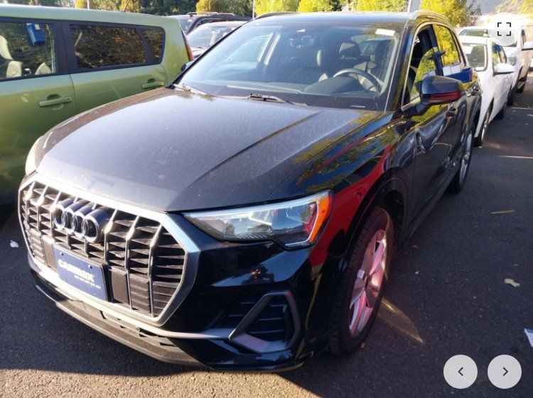 Used 2022 Audi Q3 2.0T Premium w/ Convenience Package AWD/4WD image 1