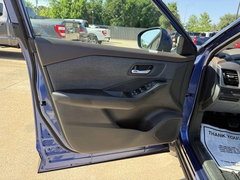 Used 2021 Nissan Rogue SV FWD image 8
