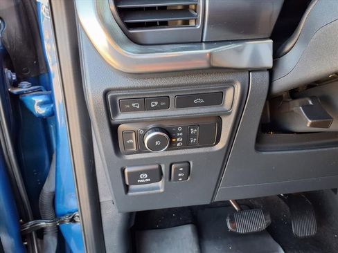 Used 2022 Ford F150 Lariat w/ Max Trailer Tow Package image 24