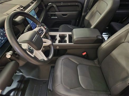 Used 2025 Land Rover Defender 110 X-Dynamic SE image 13