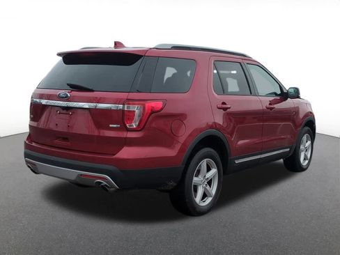 Used 2017 Ford Explorer XLT w/ Equipment Group 202A image 6