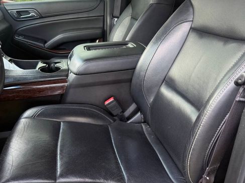 Used 2017 GMC Yukon XL SLT w/ Premium Edition RWD image 8