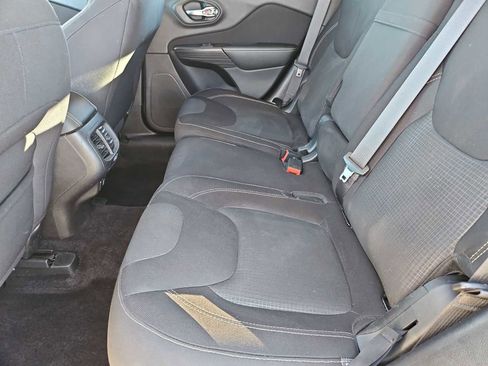 Used 2017 Jeep Cherokee Latitude image 20