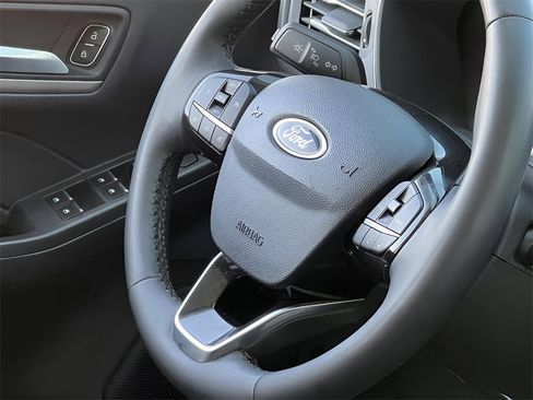 Used 2022 Ford Escape SEL image 31