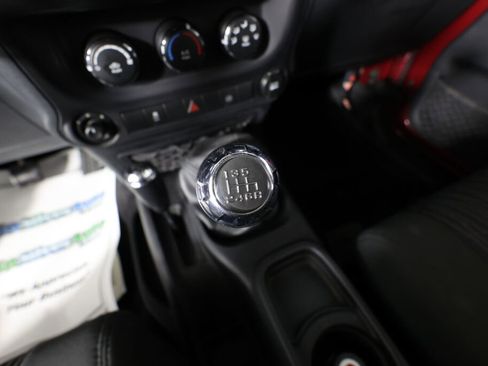 Used 2011 Jeep Wrangler Unlimited Rubicon AWD/4WD image 36