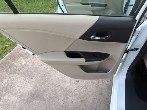 Used 2017 Honda Accord EX image 33