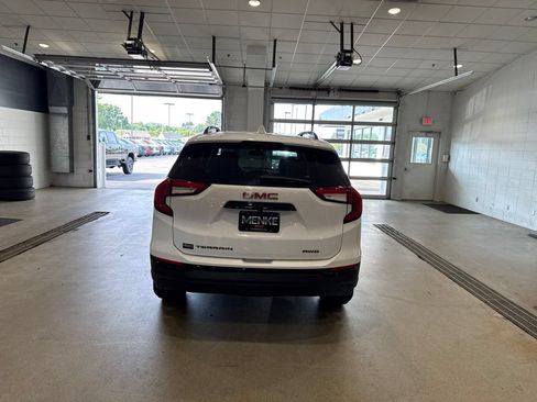 Used 2023 GMC Terrain SLE w/ Driver Convenience Package AWD/4WD image 6