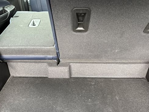 Used 2022 Chevrolet Bolt EUV LT w/ Convenience Package image 18