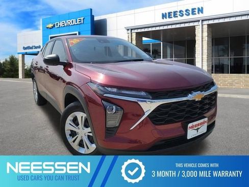 Used 2025 Chevrolet Trax LS w/ Driver Confidence Package FWD image 1