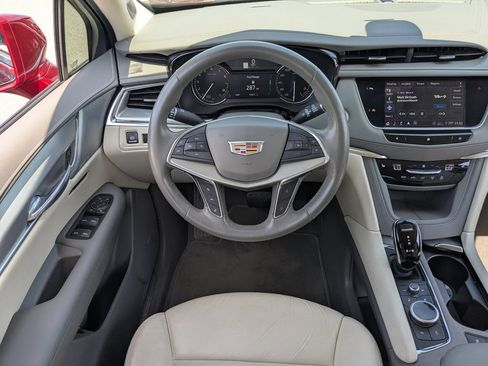 Used 2020 Cadillac XT5 Premium Luxury FWD image 16