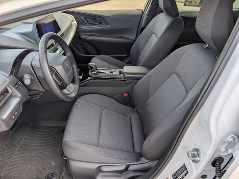 Used 2023 Toyota Prius LE image 2