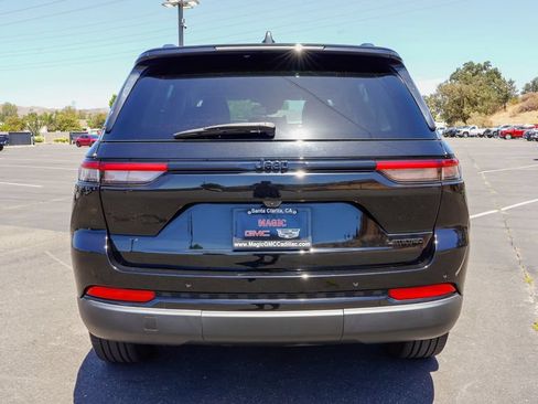 Used 2023 Jeep Grand Cherokee Limited w/ Black Appearance Package RWD image 10