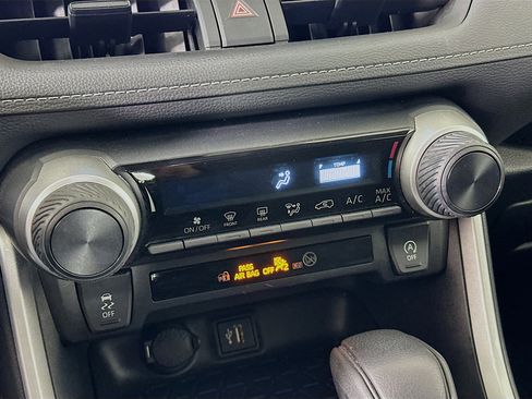 Used 2024 Toyota RAV4 LE image 22