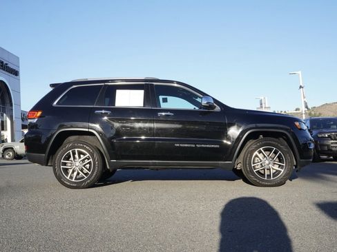 Certified 2022 Jeep Grand Cherokee Limited image 3