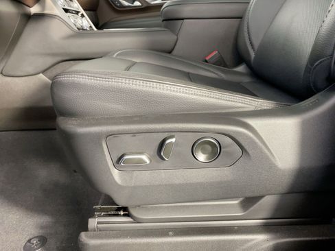 Used 2021 GMC Yukon Denali w/ Denali Premium Package image 11