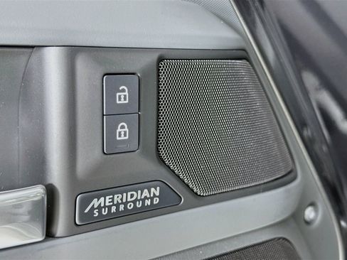 Used 2026 Land Rover Defender 110 X-Dynamic SE AWD/4WD image 23