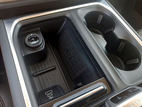 Used 2025 Ford Expedition Max Active RWD image 12