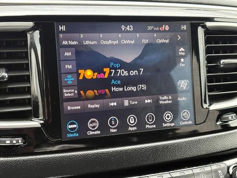 Used 2020 Chrysler Pacifica Touring-L w/ Advanced Safetytec Group image 11