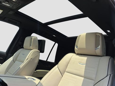 Used 2022 Cadillac Escalade ESV Sport Platinum AWD/4WD image 8