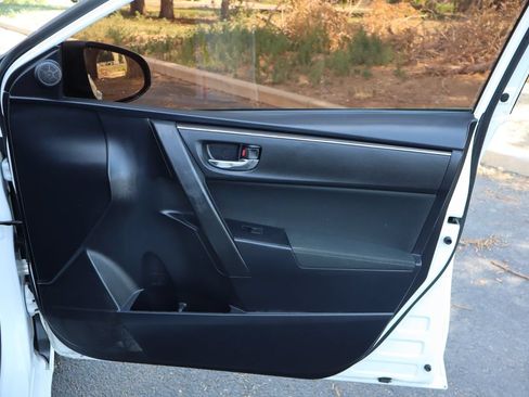 Used 2018 Toyota Corolla LE FWD image 26