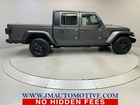 Used 2021 Jeep Gladiator Sport image 6