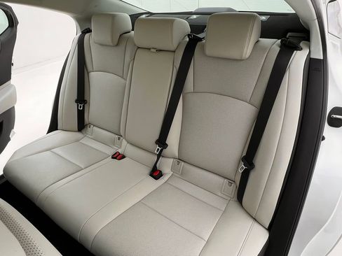 Used 2025 Lexus ES 300h w/ Premium Package image 15